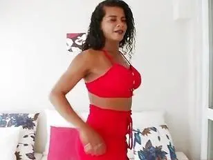 A travesti latina peituda Camilla Lago se masturba