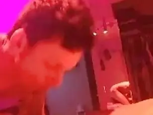 Sie lässt ihren Freund ihren sexy Pinay-Schwanz auffressen