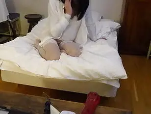 La trans Scarlette si spoglia