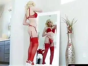 La rubia TS Kate Zoha a pelo por una gran polla