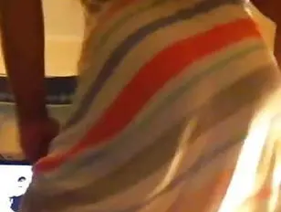 CD gordinho rebolando em um retrocesso