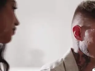 सौतेले बेटे का आनंद लें गला टीएस सौतेली माँ शेकॉक