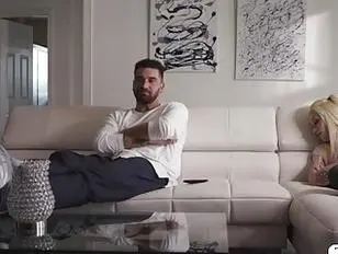 Geile TS zonder condoom geneukt door stiefzus vriendje