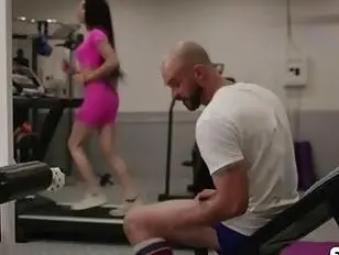 Pervertito, culo di trans tettona senza preservativo