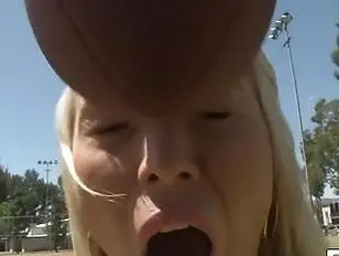 La trans tettona Aubrey Kate succhia le palle