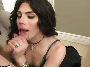 Ariel Demure nos dá o melhor boquete transsexual de todos os tempos!