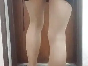 Lea show her sexy legs