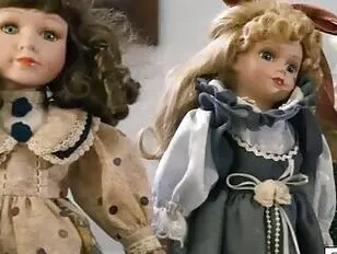 Część lalki Transseksualnej Brittney Kades jest trudna